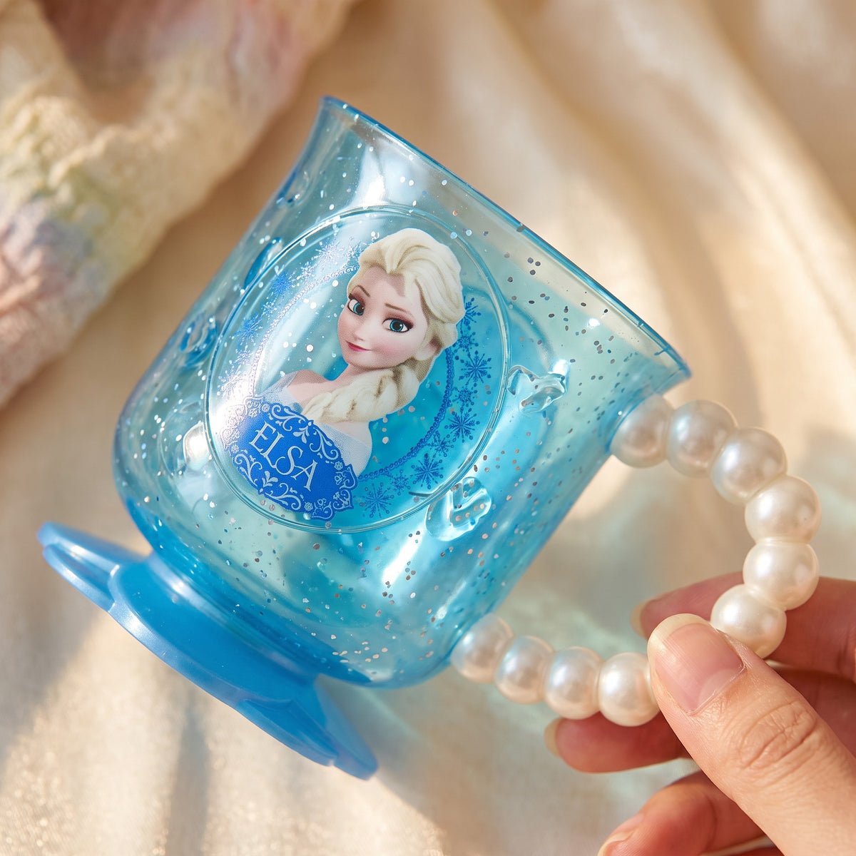 Anna & Elsa mit Perlen Becher – Detail