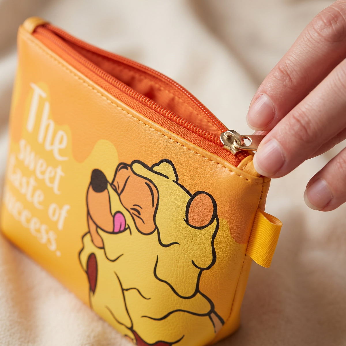 Winnie the Pooh Bootsförmige Tasche mit Honig Kosmetiktasche – Detail