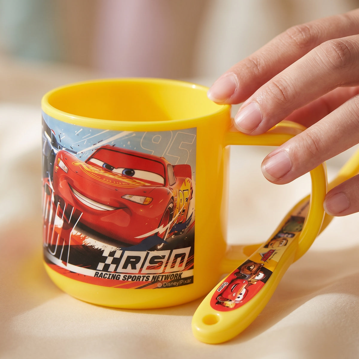 Cars Lighting McQueen Becher mit Ständer & Zahnbürstenset – Detail
