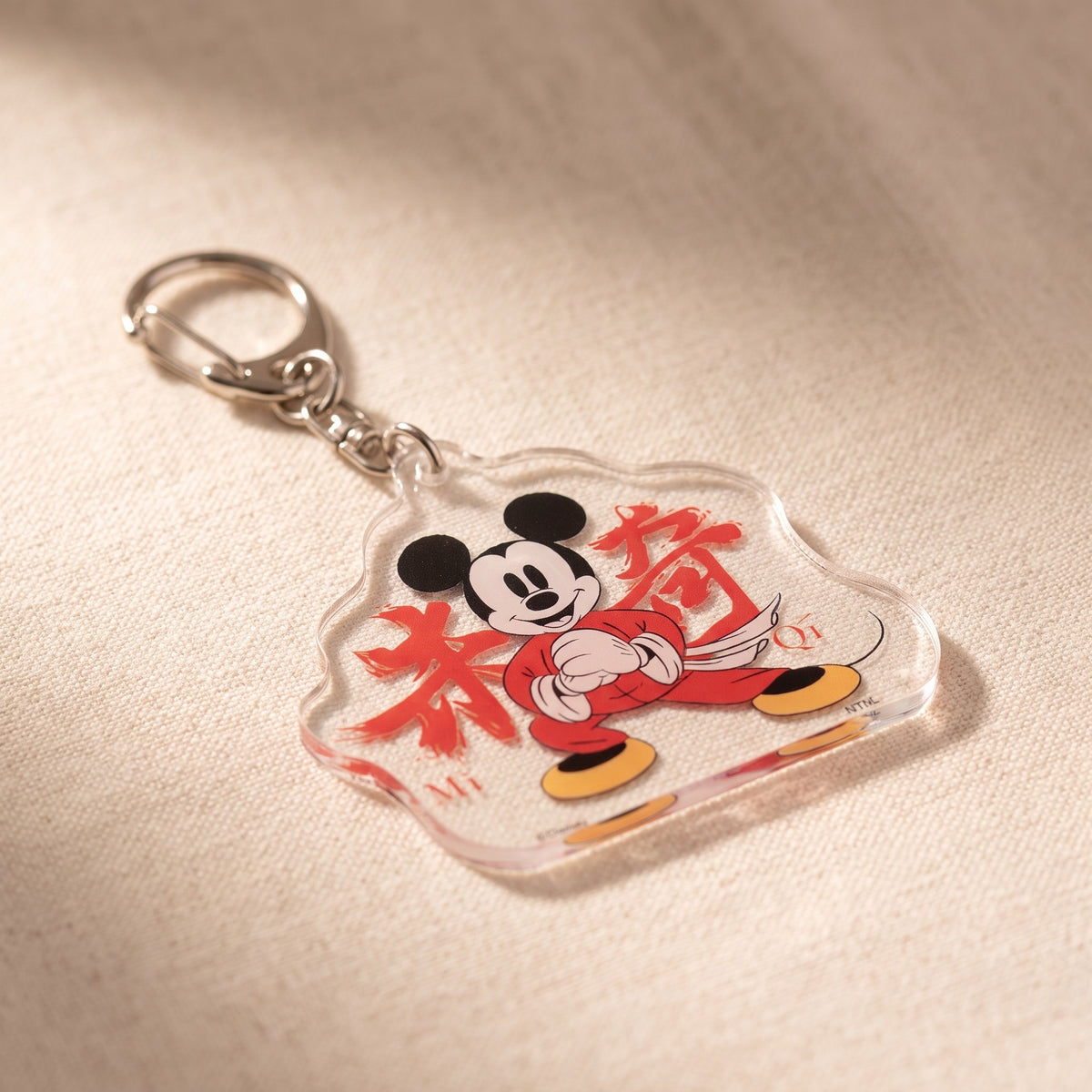 Chinatown Mickey Mouse Acrylschlüsselanhänger – Detail
