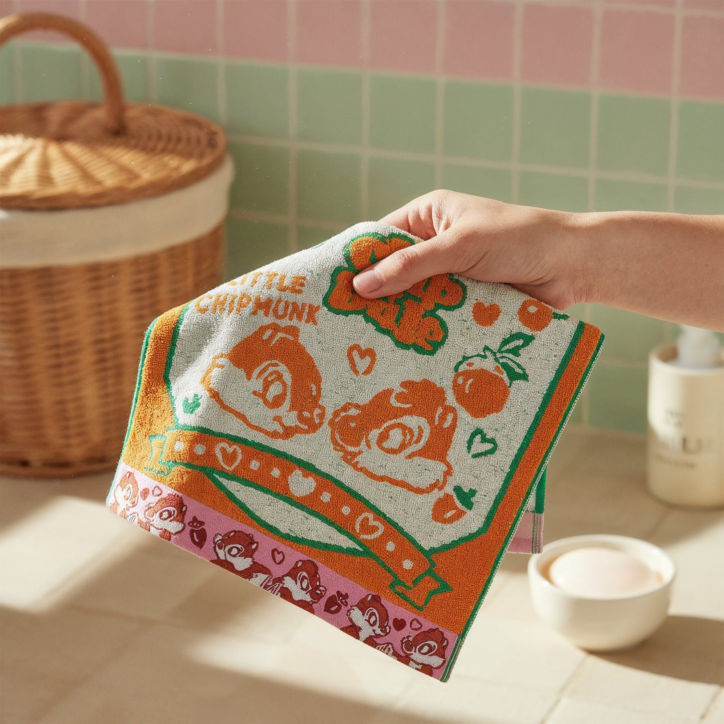 Chip &amp; Dale Guest Towel Popstar