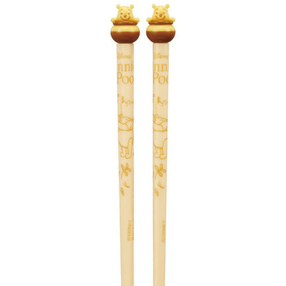 Winnie Puuh Essstäbchen 21 cm mit Maskottchen – Produktbild